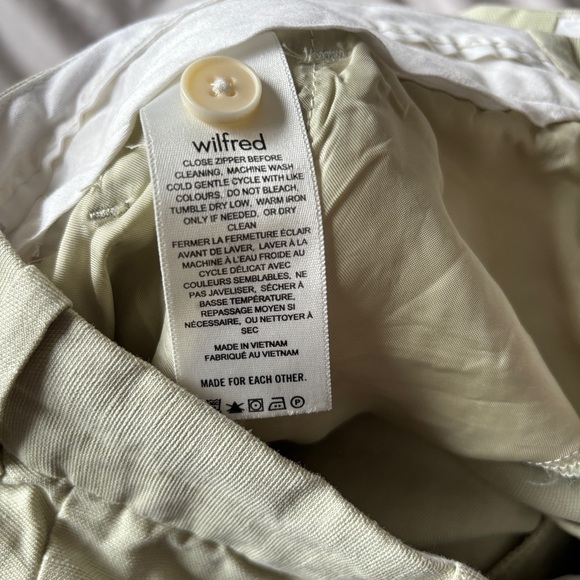 Wilfred effortless shorts in sage colour - Picture 10 of 11